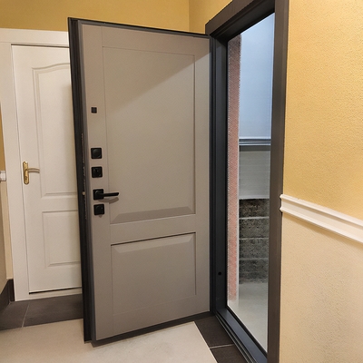 Панель из МДФ на внутренней стороне Панель из МДФ на внутренней стороне