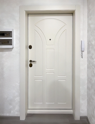 Дверь с установленными доборами Дверь с установленными доборами