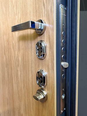 Двухсистемный замок, вид изнутри Двухсистемный замок, вид изнутри